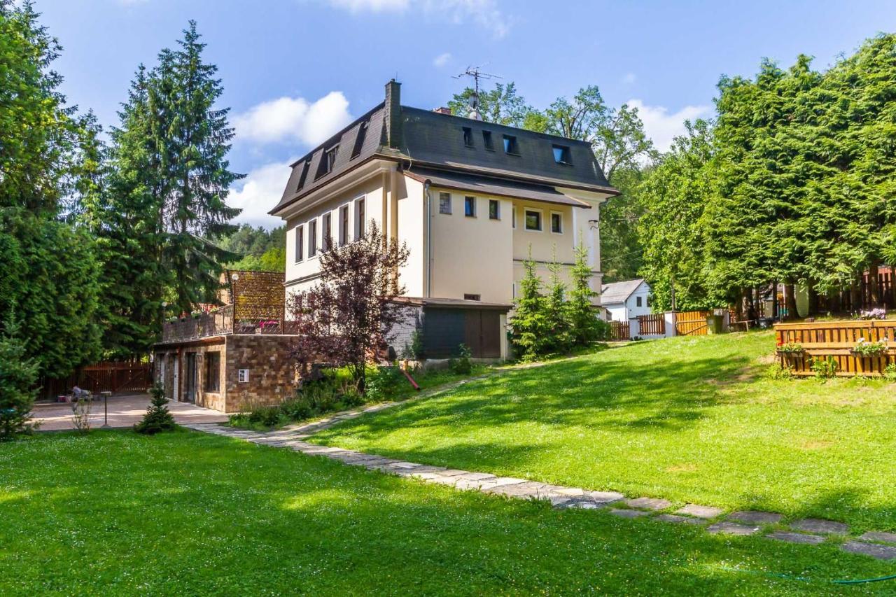 Penzion Kokorin Forest Villa Konradov Екстер'єр фото