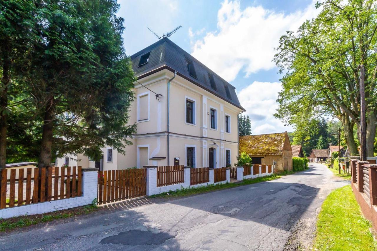 Penzion Kokorin Forest Villa Konradov Екстер'єр фото