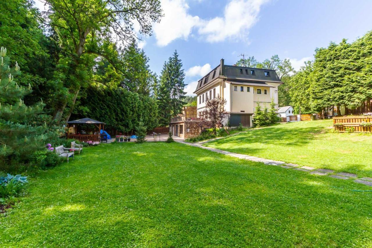 Penzion Kokorin Forest Villa Konradov Екстер'єр фото