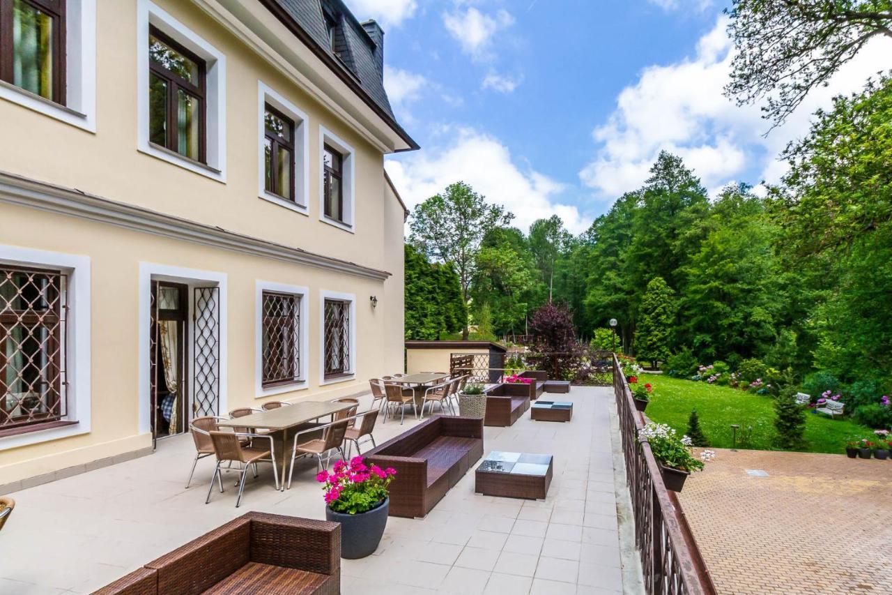 Penzion Kokorin Forest Villa Konradov Екстер'єр фото