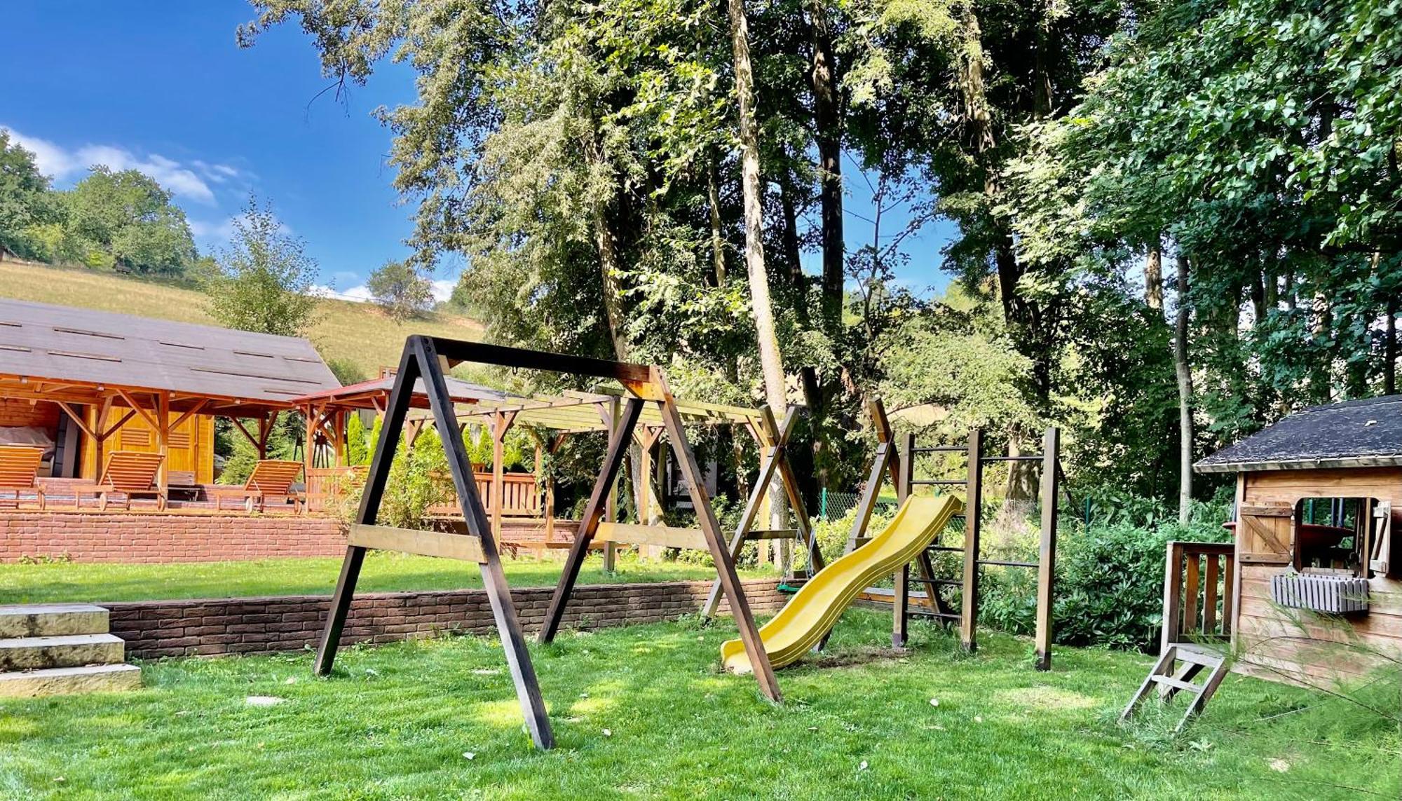 Penzion Kokorin Forest Villa Konradov Екстер'єр фото