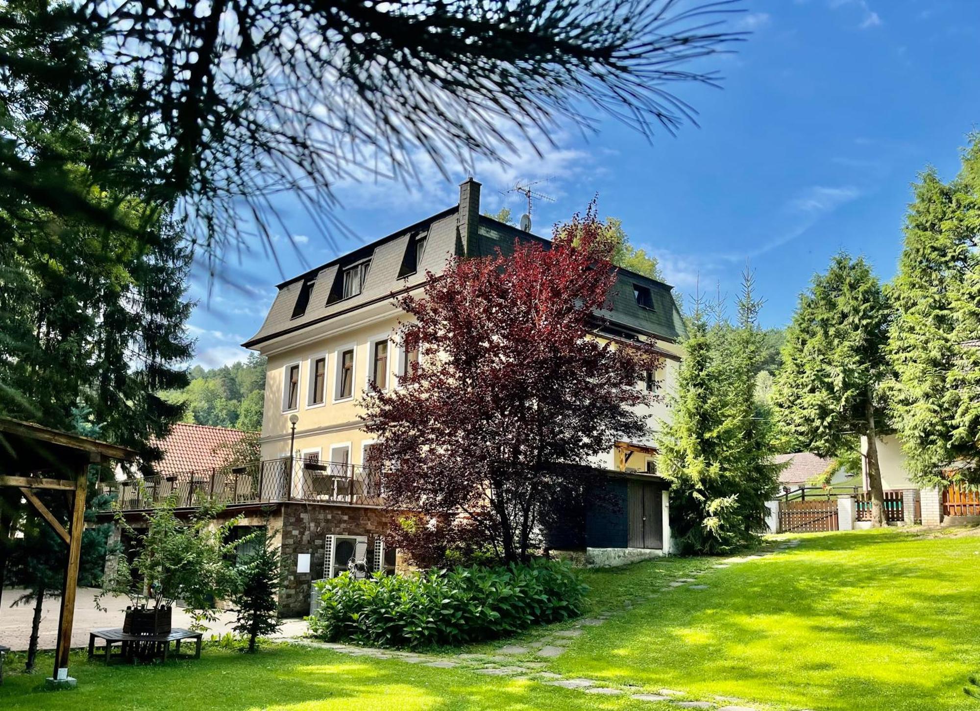 Penzion Kokorin Forest Villa Konradov Екстер'єр фото