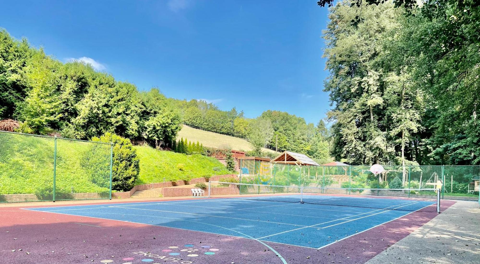 Penzion Kokorin Forest Villa Konradov Екстер'єр фото