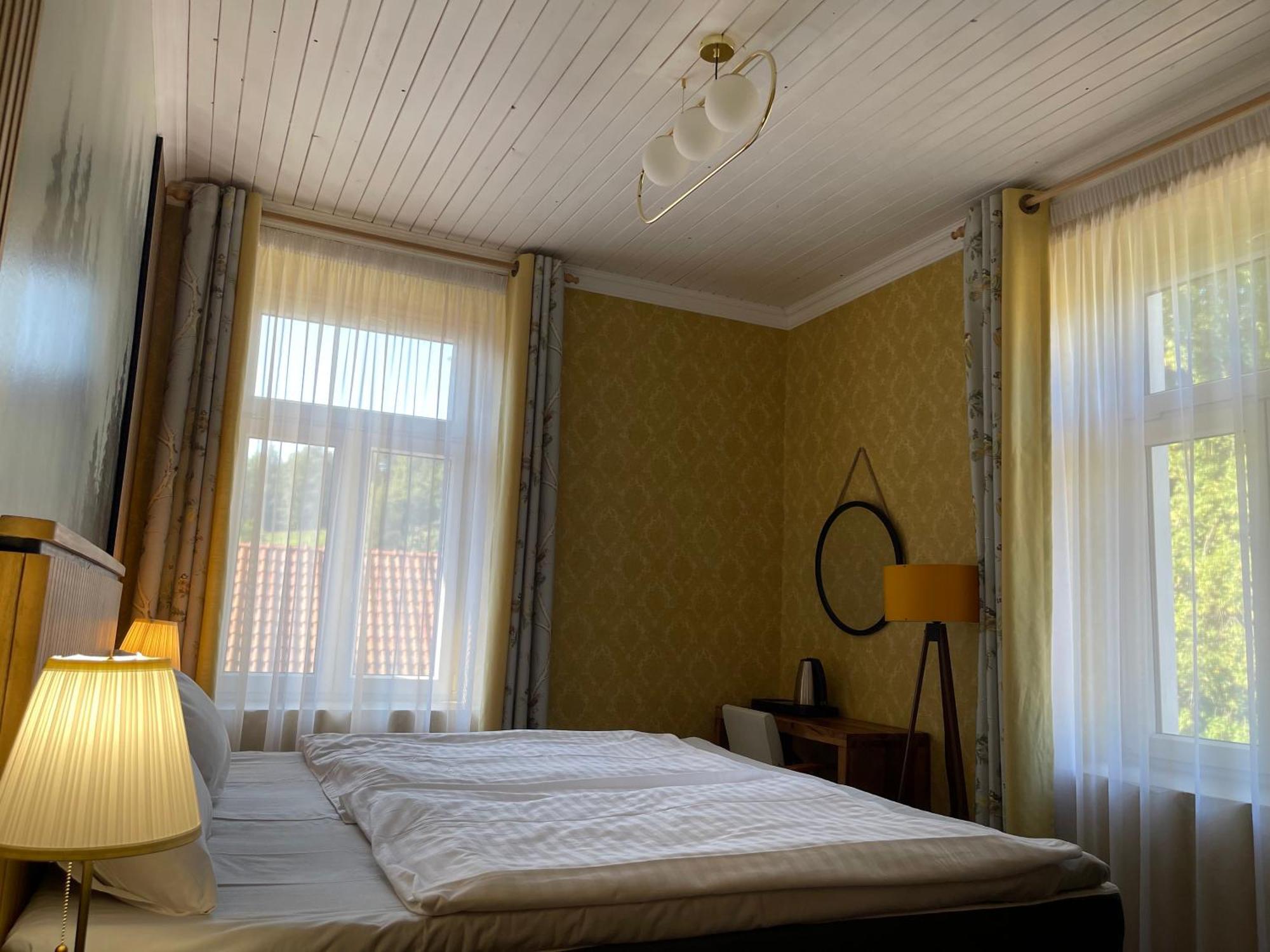 Penzion Kokorin Forest Villa Konradov Екстер'єр фото